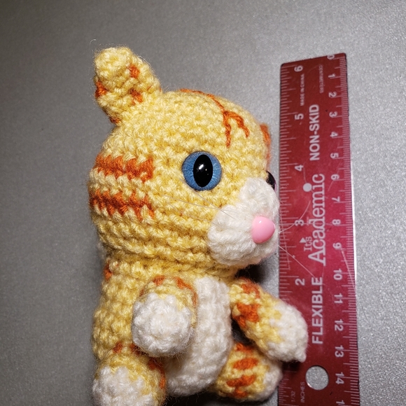Yellow and orange tabby cat Amigurumi - Picture 4 of 6